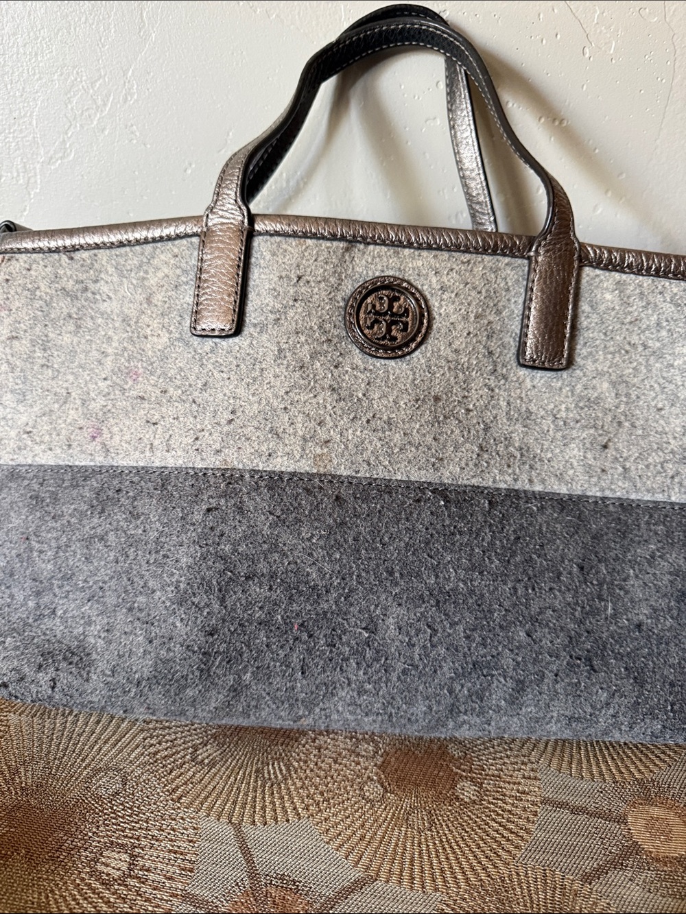 Tory Burch Two-Tone Gray Wool Shoulder Bag with Metallic Trim - Picture 3 of 12